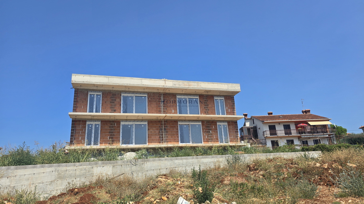 Čudovit manjši objekt v bližini Umaga